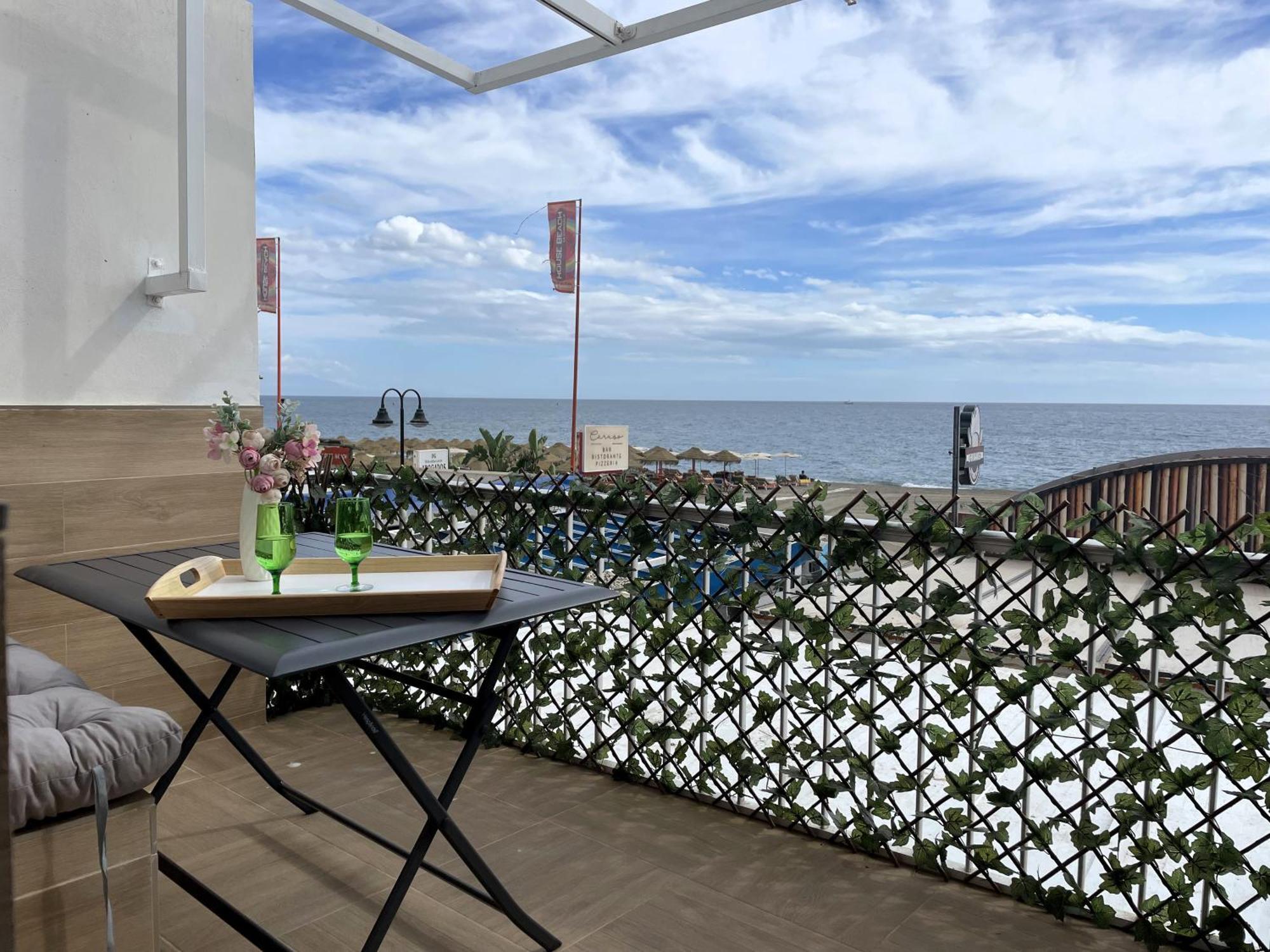 Apartamento Calma Carihuela Beach - 10 Metros De La Playa Torremolinos Exterior foto